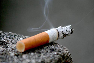 Khói thuốc lá gây giảm thính lực